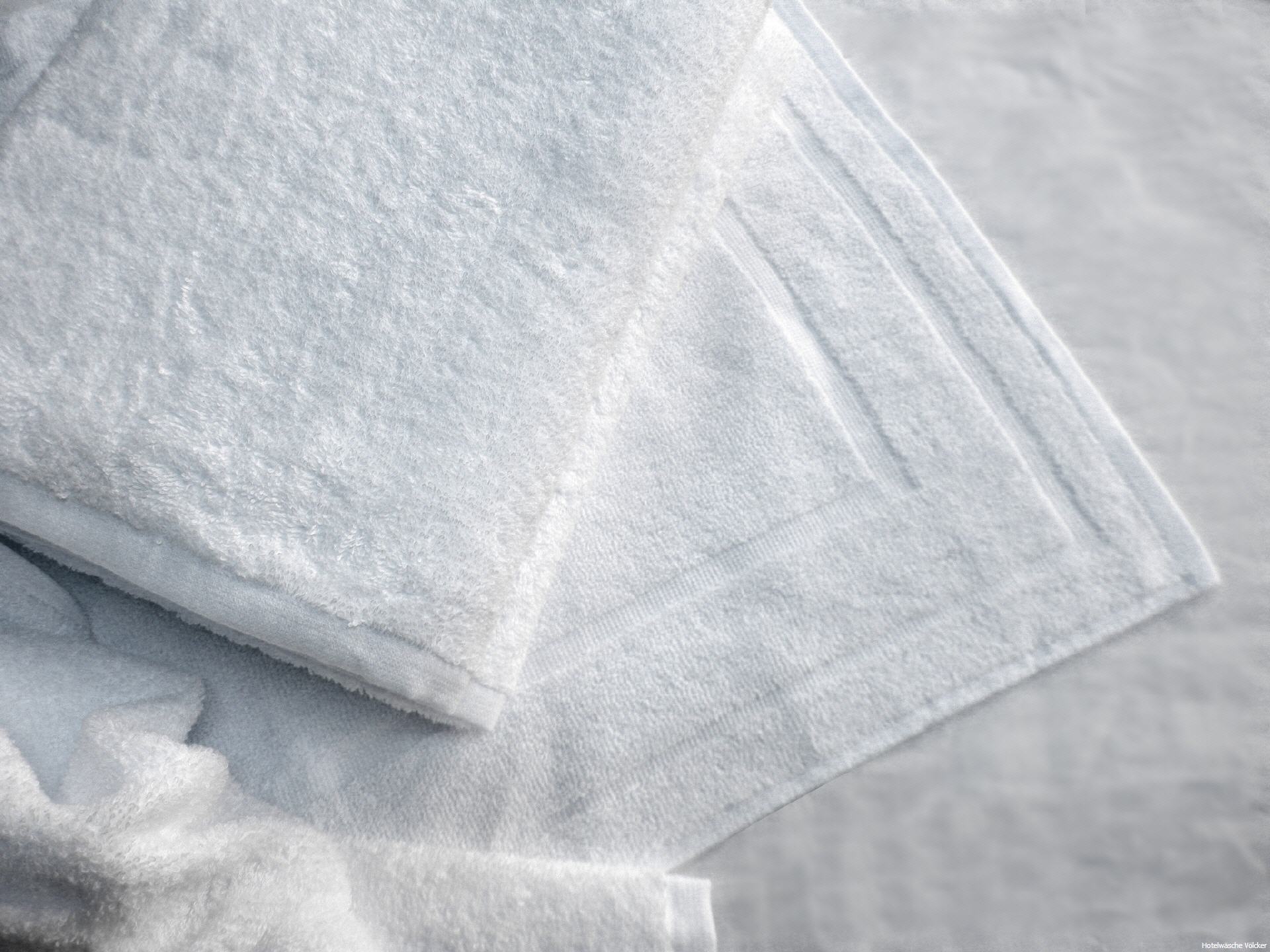 weisse Hotel-Handtücher auch in großen Mengen günstig kaufen